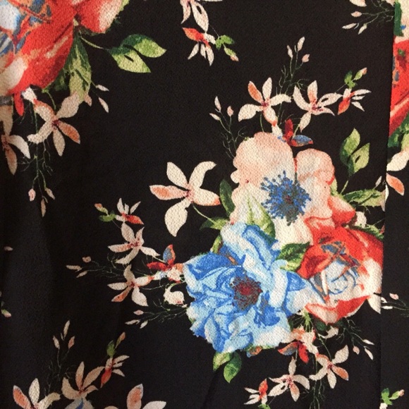 Bonded Floral Cross Over Hi Low Bell Sleeve Top 2X - Picture 6 of 7